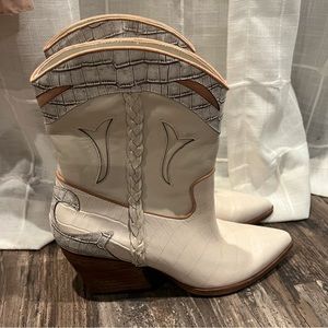 Dolce Vita Loral Booties- Ivory